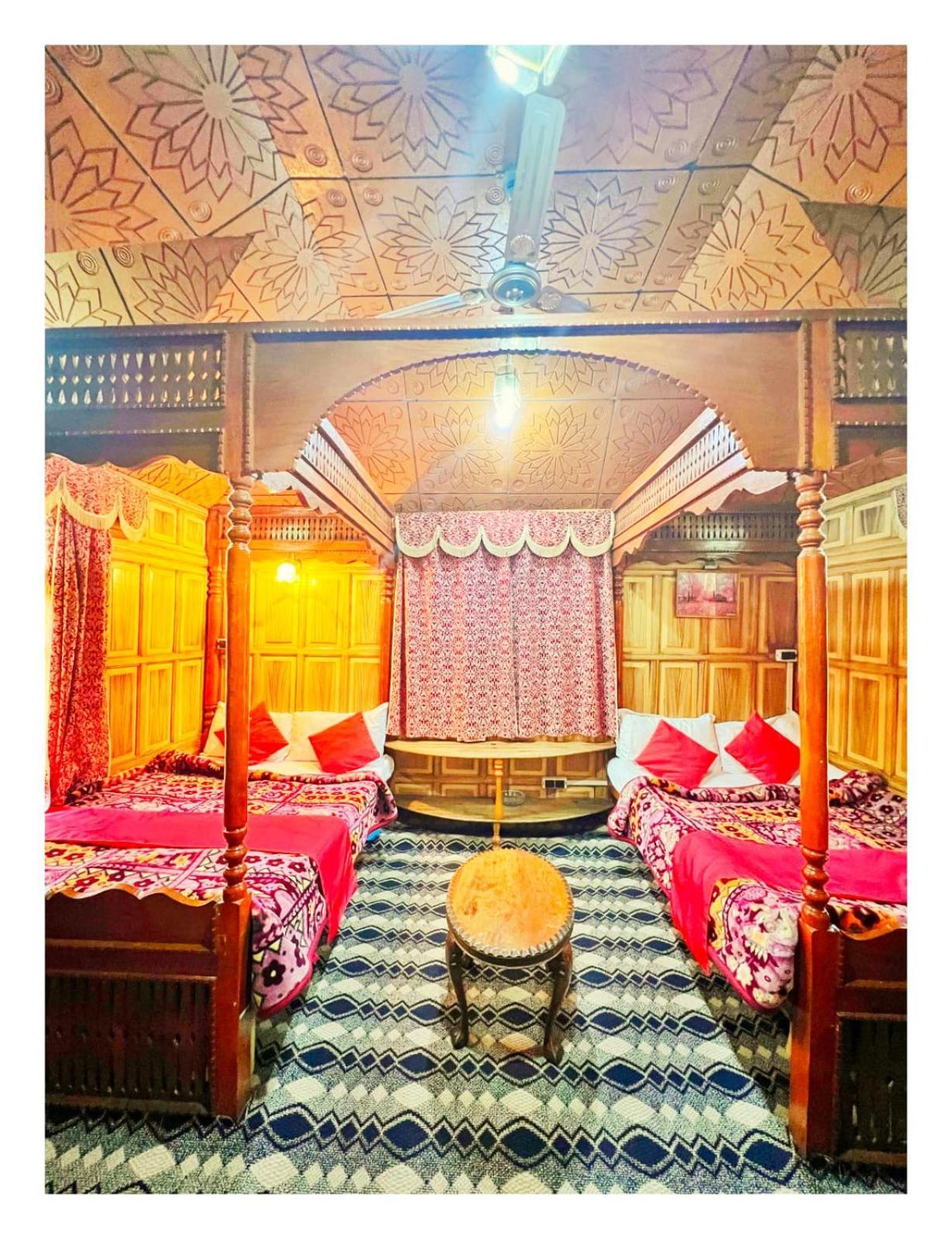 Готель Mossess Group Of Houseboats Срінагар Екстер'єр фото