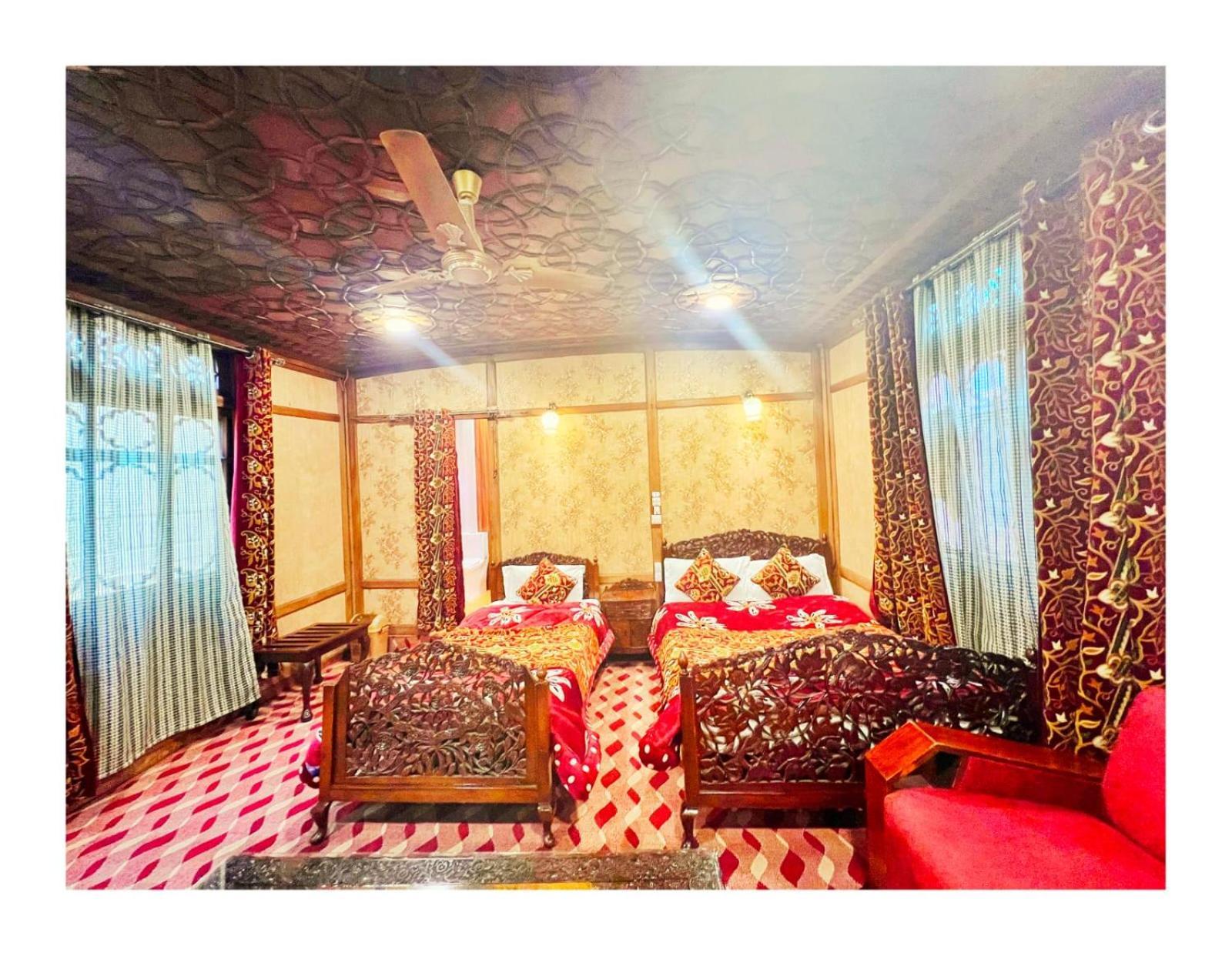 Готель Mossess Group Of Houseboats Срінагар Екстер'єр фото
