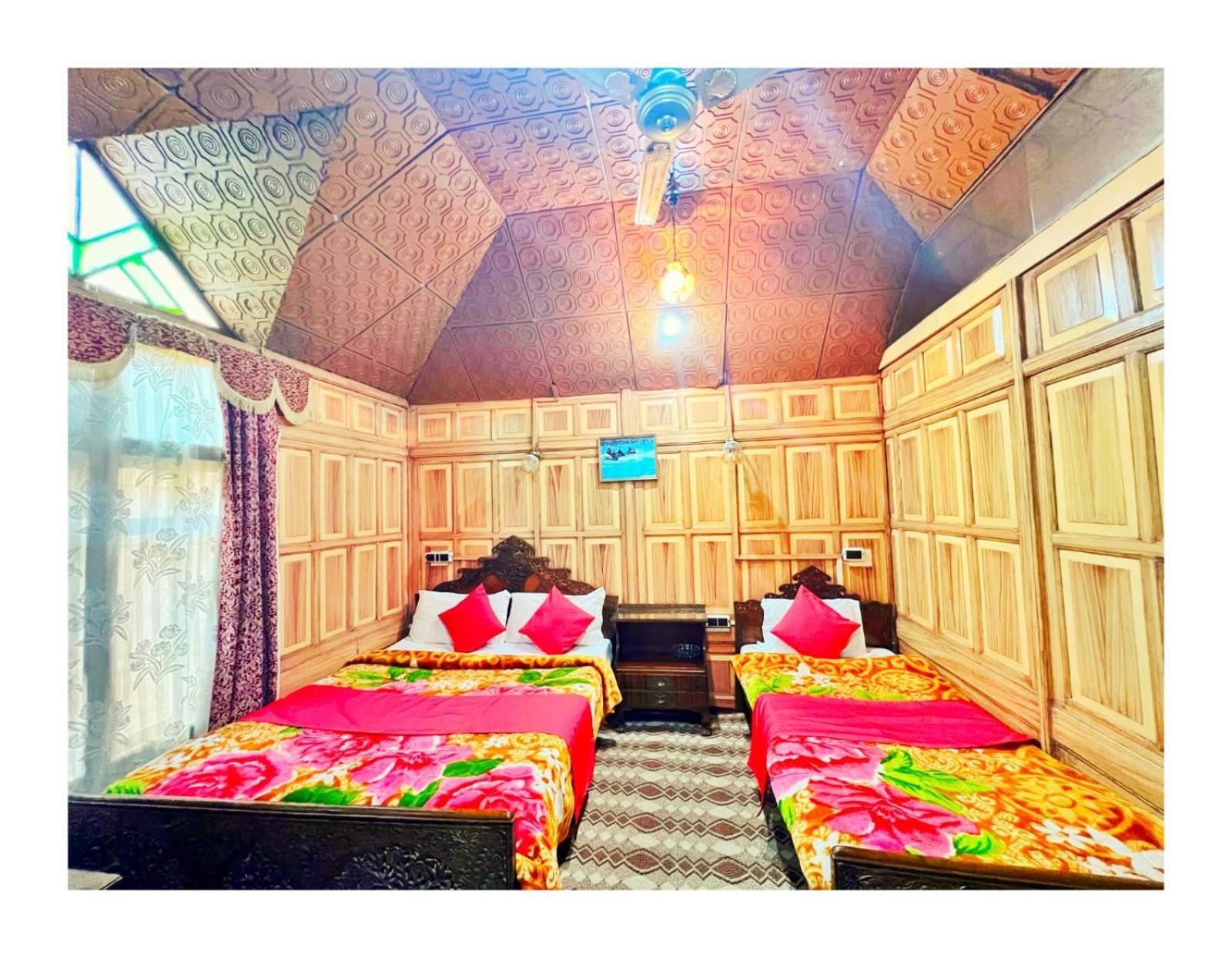 Готель Mossess Group Of Houseboats Срінагар Екстер'єр фото