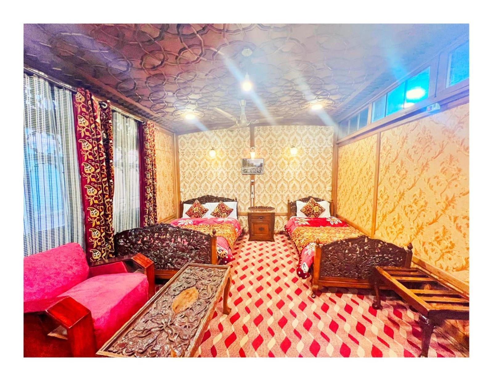 Готель Mossess Group Of Houseboats Срінагар Екстер'єр фото