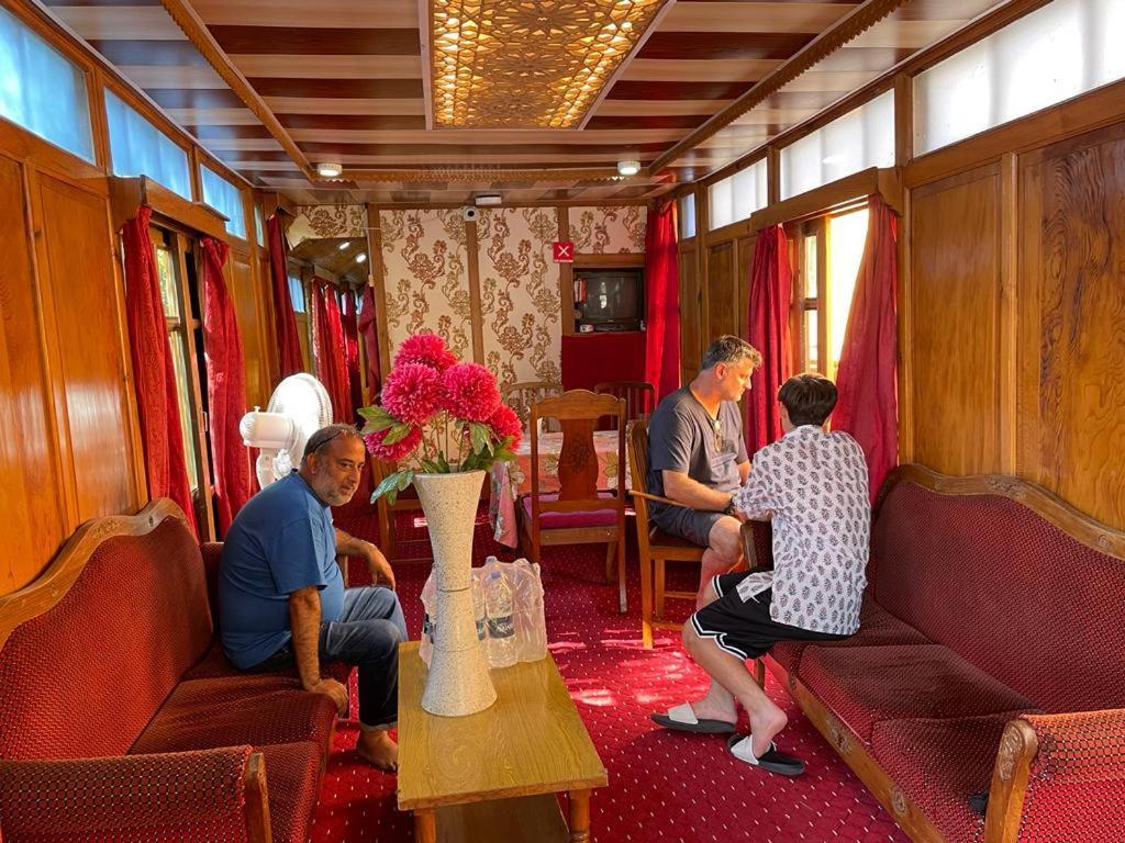 Готель Mossess Group Of Houseboats Срінагар Екстер'єр фото