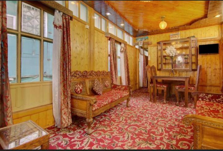 Готель Mossess Group Of Houseboats Срінагар Екстер'єр фото