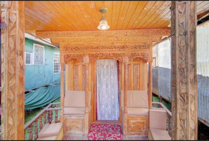 Готель Mossess Group Of Houseboats Срінагар Екстер'єр фото