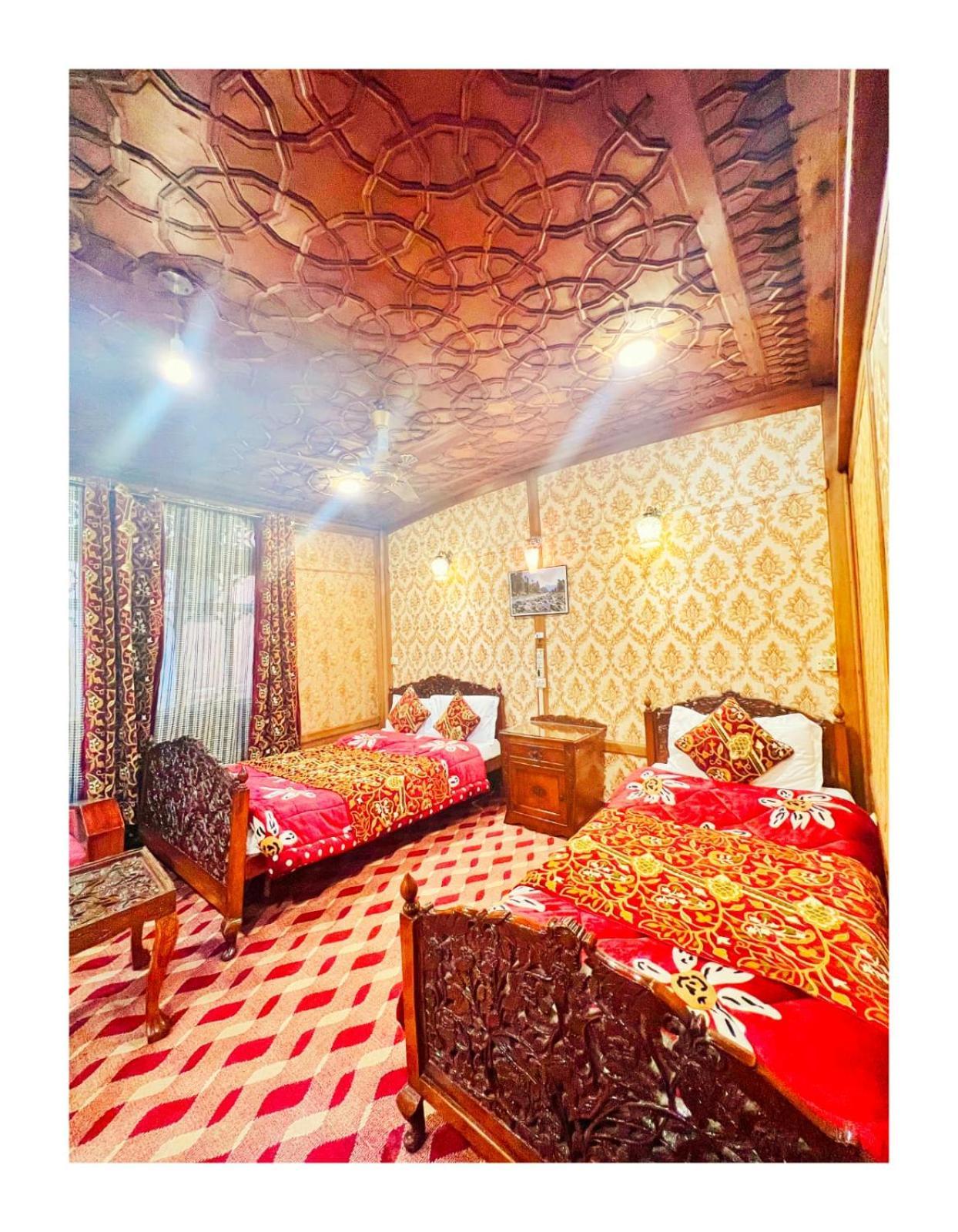 Готель Mossess Group Of Houseboats Срінагар Екстер'єр фото
