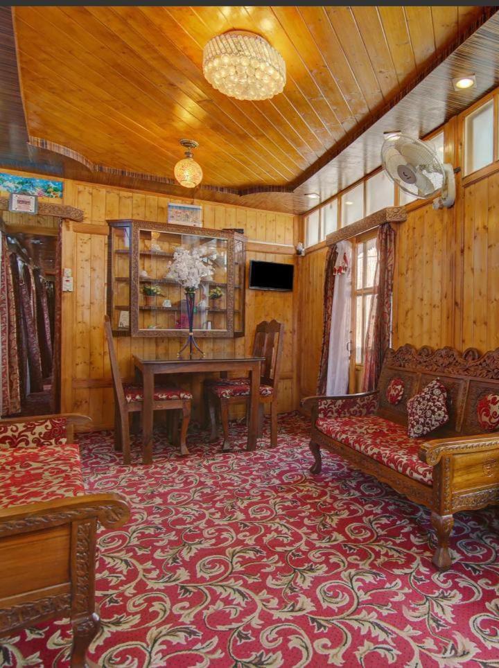 Готель Mossess Group Of Houseboats Срінагар Екстер'єр фото